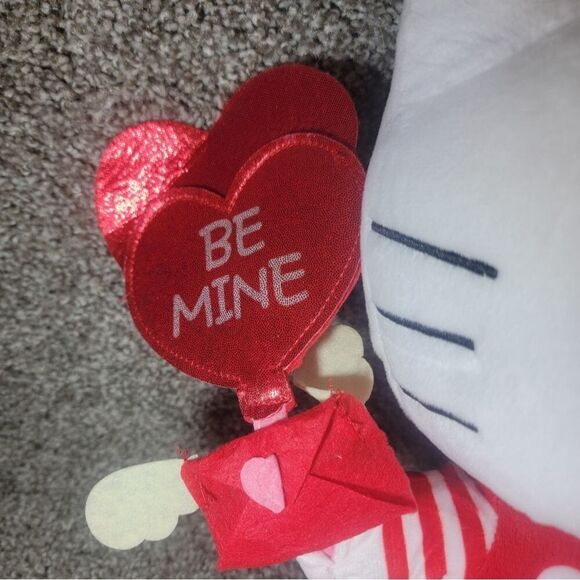 NWT Sanrio Hello Kitty Valentine’s Day Greeter Side Stepper Animated Plush - Picture 4 of 7